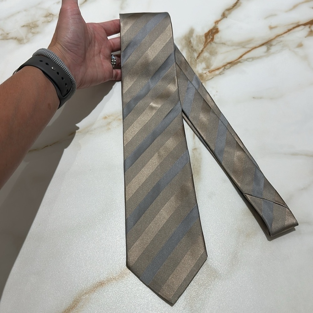Hugo Boss Tie - Picture 2 of 4